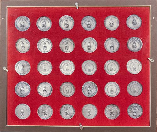 COLECCIÓN DE 30 MEDALLAS ENMARCADAS