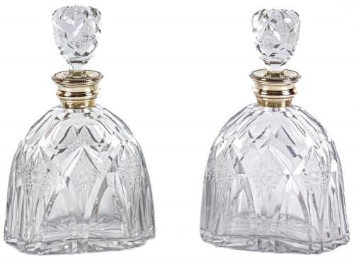 PAREJA DE BOTELLAS LICOREERAS DE MEDIADOS DEL S.XX