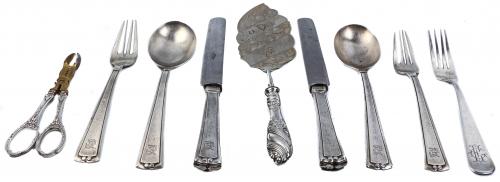 CONJUNTO VARIADO DE CUBIERTOS EN PLATA