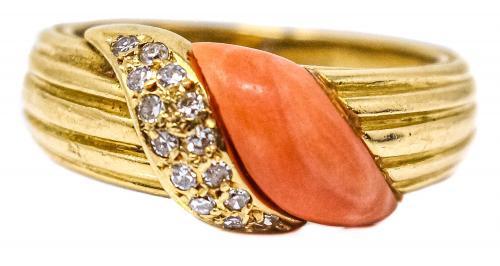 ANILLO CON CORAL Y BRILLANTES