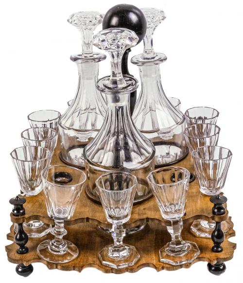 JUEGO DE LICOR CON SOPORTE DE MADERA