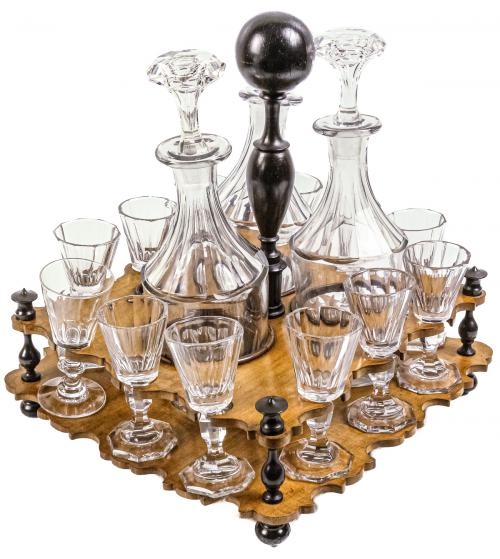 JUEGO DE LICOR CON SOPORTE DE MADERA