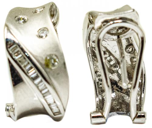 CONJUNTO DE PENDIENTES Y ANILLO CON DIAMANTES