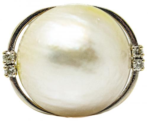 ANILLO CON PERLA MABÉ Y BRILLANTES