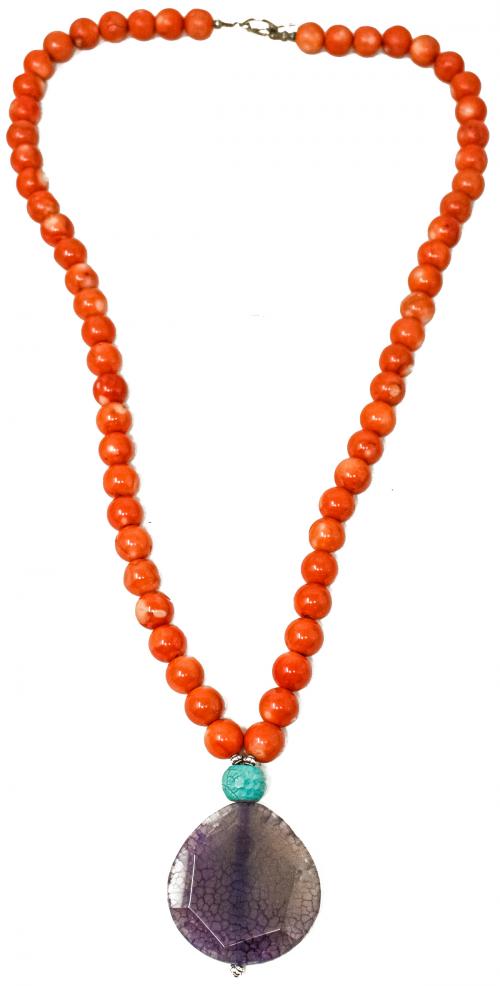 COLLAR LARGO DE CORAL BAMBÚ Y AMATISTA