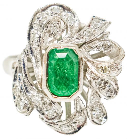 ANILLO CON ESMERALDA Y BRILLANTES