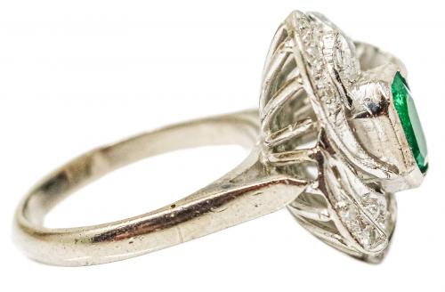 ANILLO CON ESMERALDA Y BRILLANTES