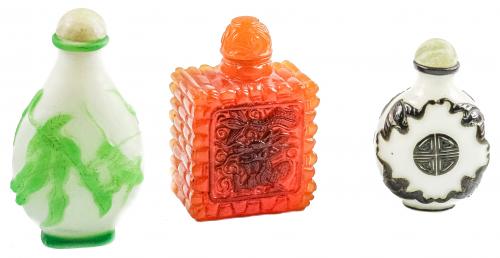 TRES "SNUFF BOTTLE" DE MEDIADOS DEL S.XX