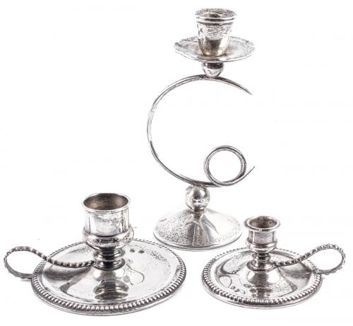 TRES PEQUEÑOS CANDELEROS EN PLATA DE MEDIADOS S.XX