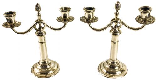PAREJA DE CANDELABROS EN PLATA DEL PRIMER TERCIO DEL S.XX
