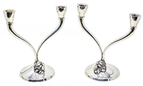 PAREJA DE CANDELABROS DE PLATA DEL ÚLTIMO CUARTO DEL S.XX