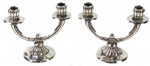 PAREJA DE PEQUEÑOS CANDELABROS DE PLATA