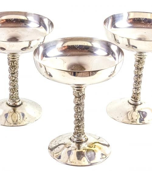 SEIS COPAS DE CAVA DE METAL PLATEADO DE MEDIADODS DEL S.XX