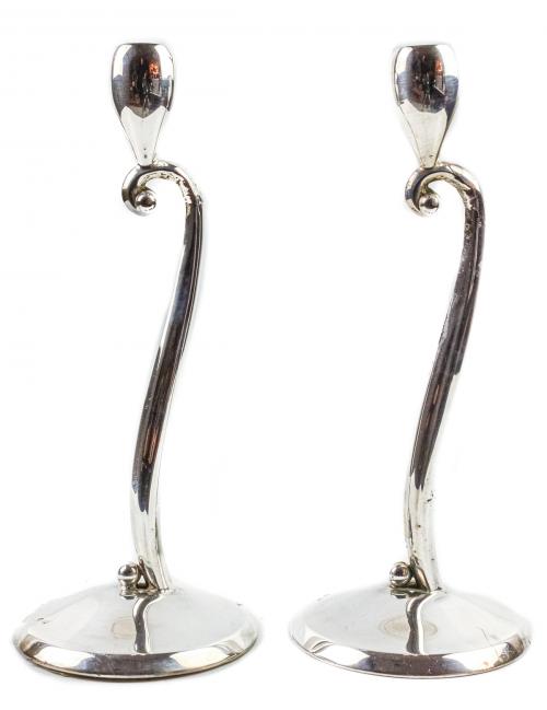 PAREJA DE CANDELEROS DE PLATA ÚLTIMO CUARTO DEL S.XX