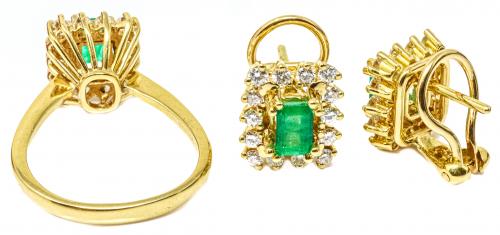 ANILLO Y PENDIENTES CON ROSETÓN DE ESMERALDAS