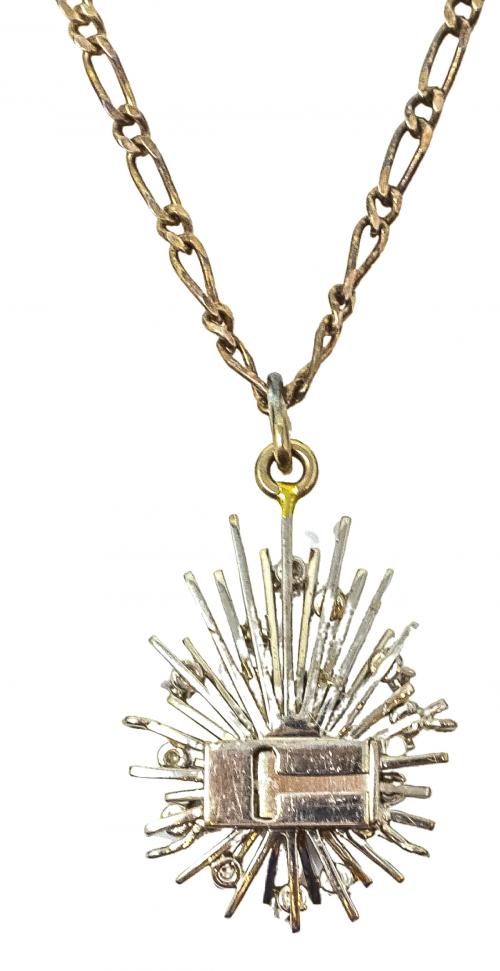 COLGANTE CON BRILLANTES Y ESMERALDA