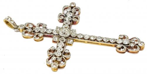 CRUZ COLGANTE CON DIAMANTES DE PPS. DEL S.XX
