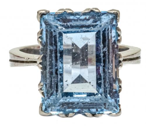 ANILLO CON ESPINELA AZUL