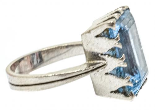 ANILLO CON ESPINELA AZUL