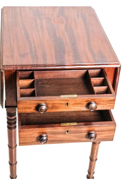 MESA AUXILIAR INGLESA DE PRINCIPIOS DEL S.XX