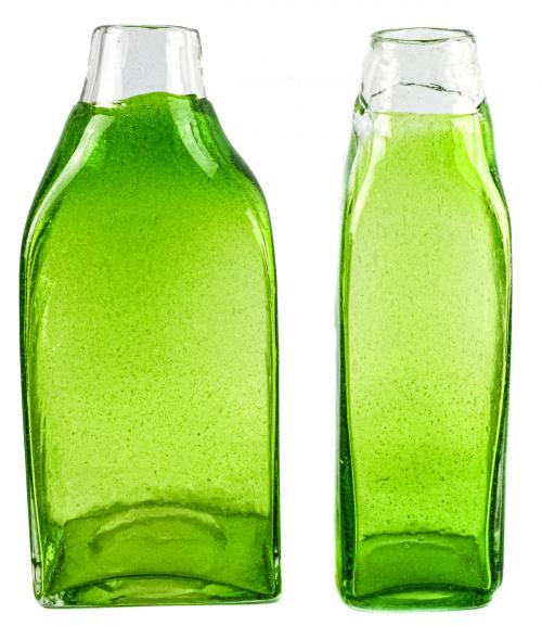 DOS BOTELLAS EN VIDRIO SOPLADO DE LA SEGUNDA MITAD S.XX