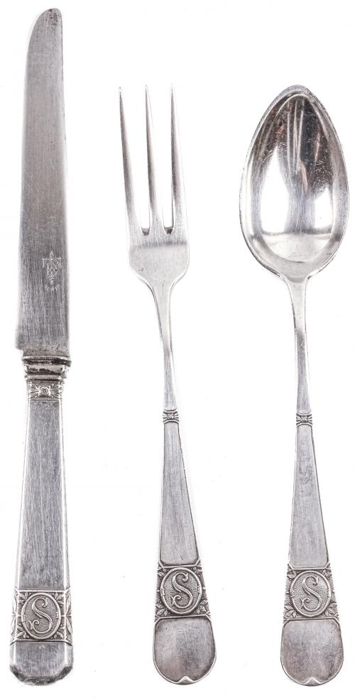 SERVICIO DE POSTRE EN PLATA DE LA FIRMA MASRIERA