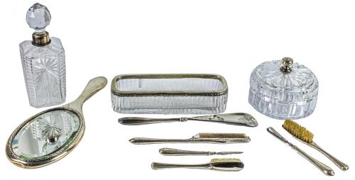 CONJUNTO DE PIEZAS DE TOCADOR DEL PRIMER CUATO DEL S.XX