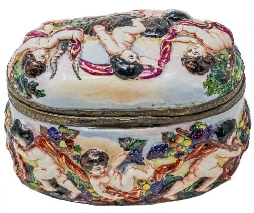CAJA EN PORCELANA DE CAPODIMONTE DEL PRIMER TERCIO S.XX