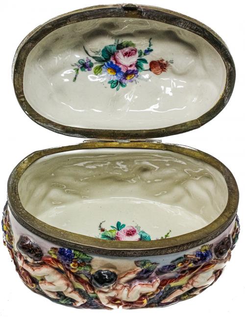 CAJA EN PORCELANA DE CAPODIMONTE DEL PRIMER TERCIO S.XX