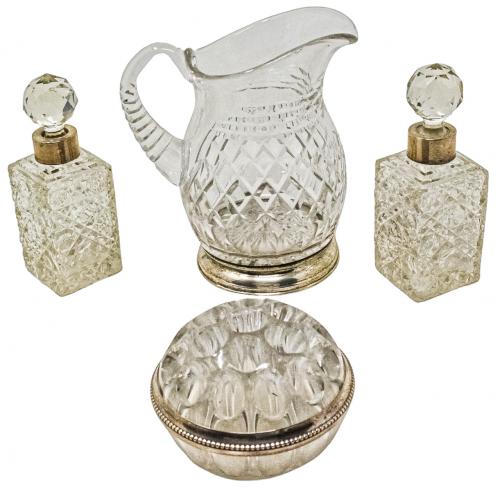 CONJUNTO DE PIEZAS EN CRISTAL Y PLATA DEL ÚLTIMO CUARTO S.XX