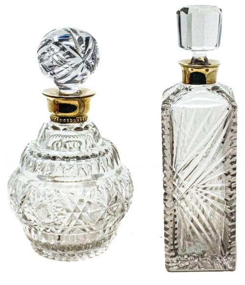 DOS BOTELLAS LICORERAS DE MEDIADOS DE SIGLO XX
