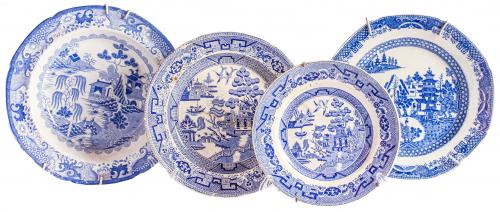 CUATRO PLATOS DE LOZA FRANCESA E INGLESA DEL SIGLO XIXI