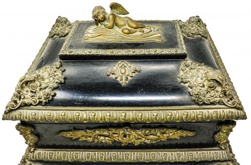 CAJA COSTURERO DE FINALES DEL S.XIX