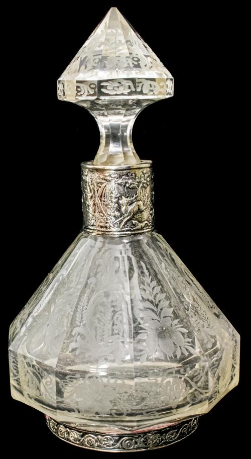 TRES BOTELLAS LICORERAS DE LOS AÑOS 40