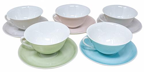 CONJUNTO DE CINCO TAZAS CON PLATO EN PORCELANA AÑOS 60