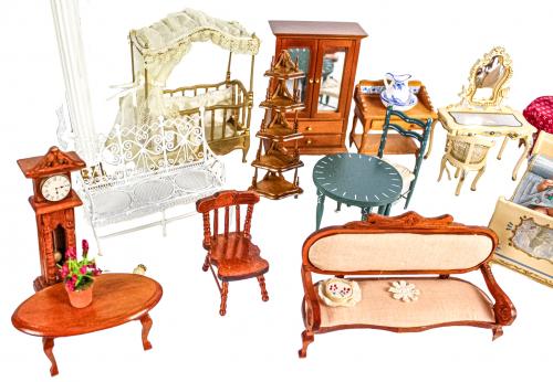 CONJUNTO DE MUEBLES PARA CASA DE MUÑECAS 