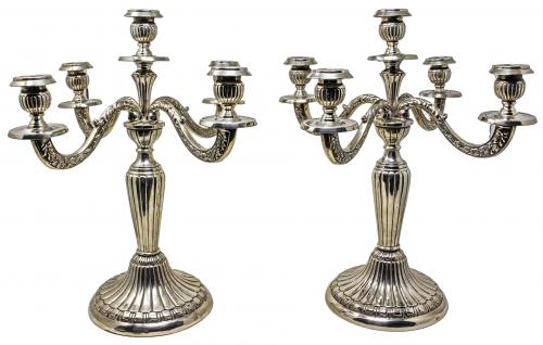 PAREJA DE CANDELABROS DE PLATA