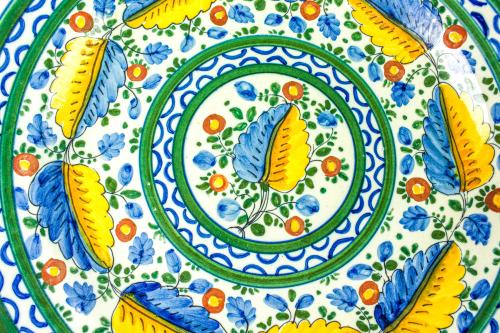 TRES PLATOS PORCELANA DE MANISES DE PRINCIPIOS DEL S.XX