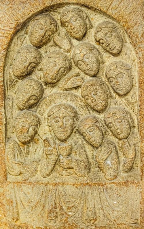 PLAFÓN EN RELIEVE DE ESTILO ROMÁNICO