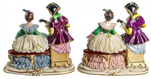 PAREJA DE GRUPOS EN PORCELANA 