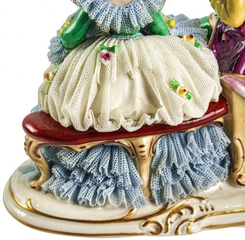 PAREJA DE GRUPOS EN PORCELANA 