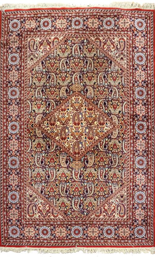 ALFOMBRA DE ESTILO ORIENTAL DEL ÚLTIMO CUARTO DEL S.XX
