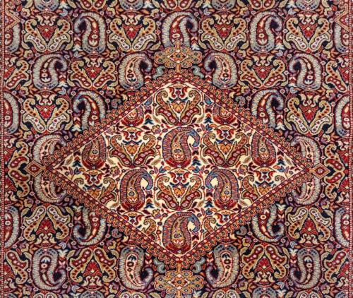ALFOMBRA DE ESTILO ORIENTAL DEL ÚLTIMO CUARTO DEL S.XX
