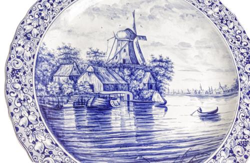 PAREJA DE PLATOS EN PORCELANA DE DELFT