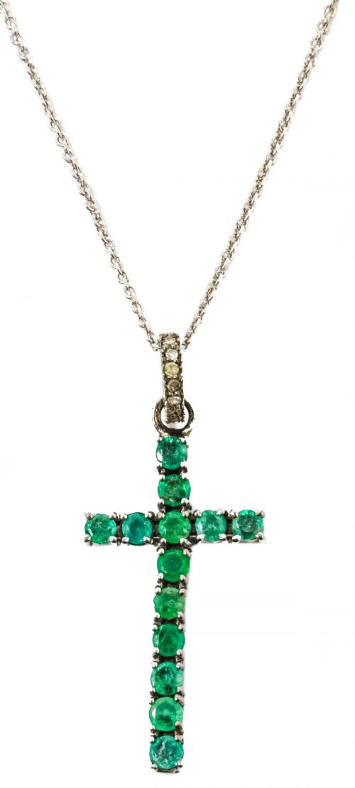 CRUZ COLGANTE CON ESMERALDAS