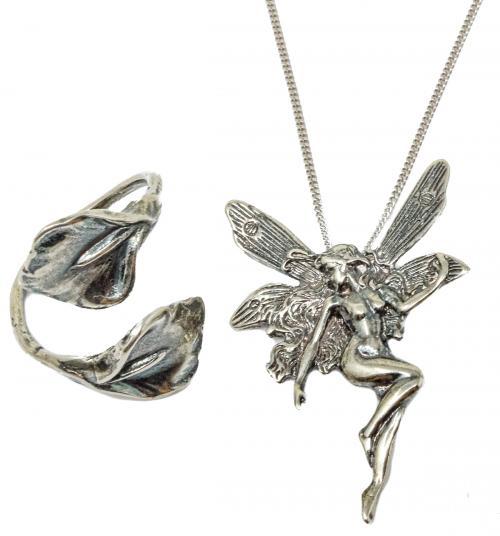 COLGANTE Y ANILLO DE ESTILO MODERNISTA