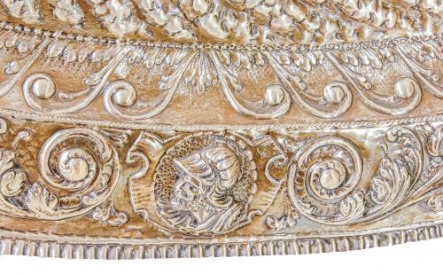 GRAN PLATO DECORATIVO DE METAL PLATEADO