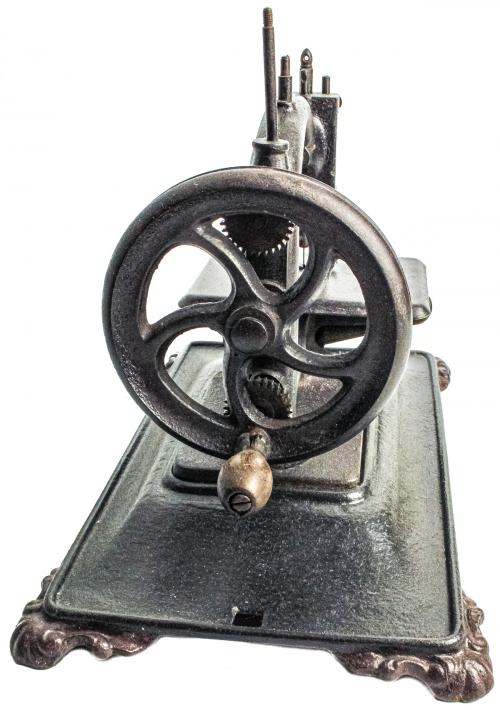 MÁQUINA DE COSER DE PRINCIPIOS DEL S.XX