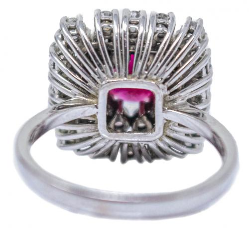 ANILLO ROSETÓN CON BRILLANTES Y RUBÍ