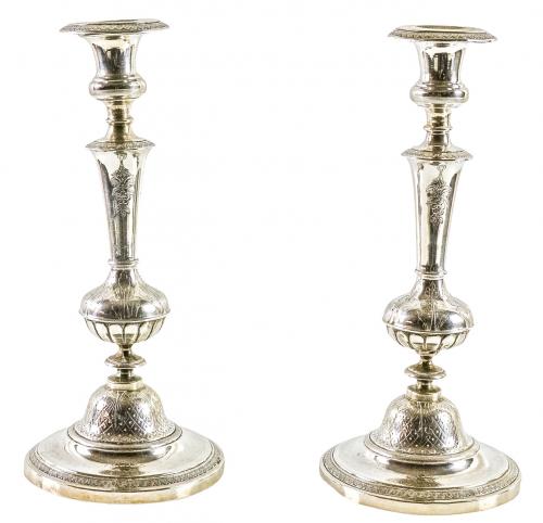 PAREJA DE CANDELEROS DE PLATA DEL SIGLO XIX